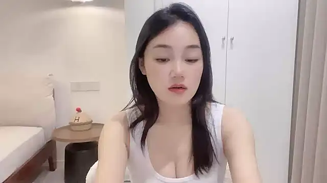 Snapshot of cloud8822 chatting on June 21, 1:39 pm cloud8822 online show from June 21, 1:39 pm