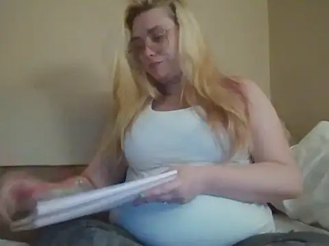 Lalalynn online show from April 11, 2:52 am