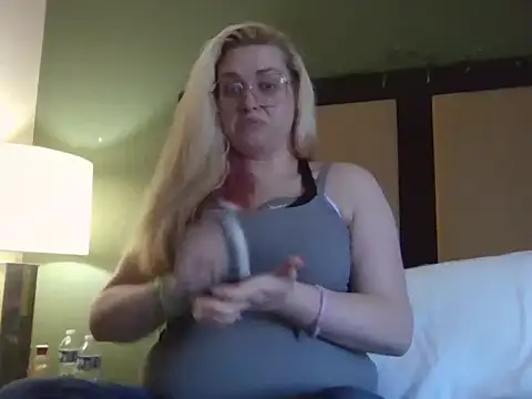Lalalynn online show from March 27, 7:15 pm