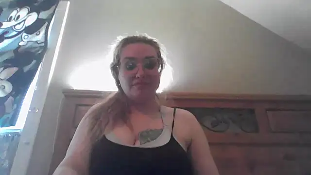 Snapshot of Lalalynn chatting on June 1, 6:18 pm Lalalynn online show from June 1, 6:18 pm