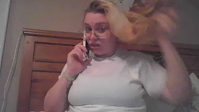 Snapshot of Lalalynn chatting on June 3, 2:45 am Lalalynn online show from June 3, 2:45 am