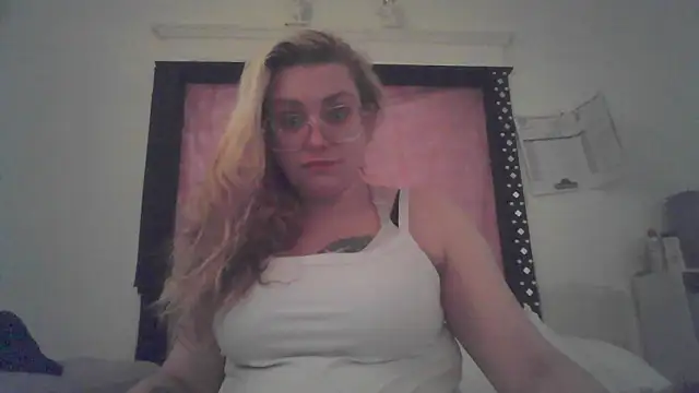 Lalalynn online show from April 29, 6:25 pm