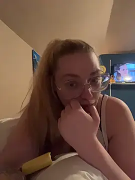 Snapshot of Lalalynn chatting on May 5, 12:57 am Lalalynn online show from May 5, 12:57 am