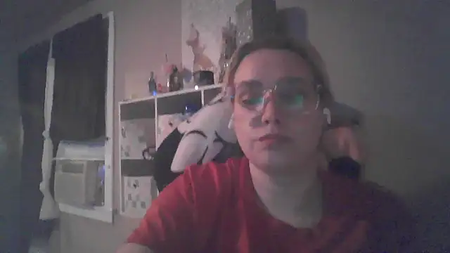 Snapshot of Lalalynn chatting on June 11, 6:21 am Lalalynn online show from June 11, 6:21 am