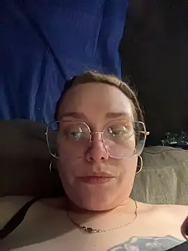 Snapshot of Lalalynn chatting on June 20, 4:28 am Lalalynn online show from June 20, 4:28 am