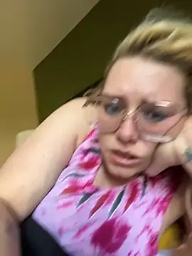 Lalalynn online show from April 9, 5:08 pm