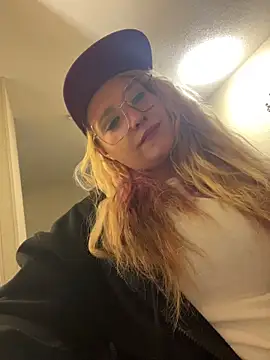 Lalalynn online show from April 6, 1:34 am