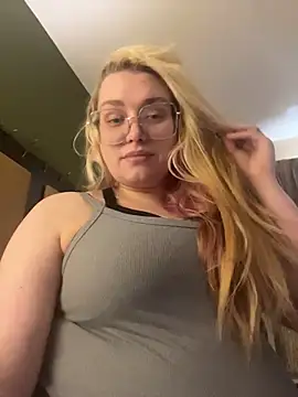 Lalalynn online show from April 14, 6:57 pm