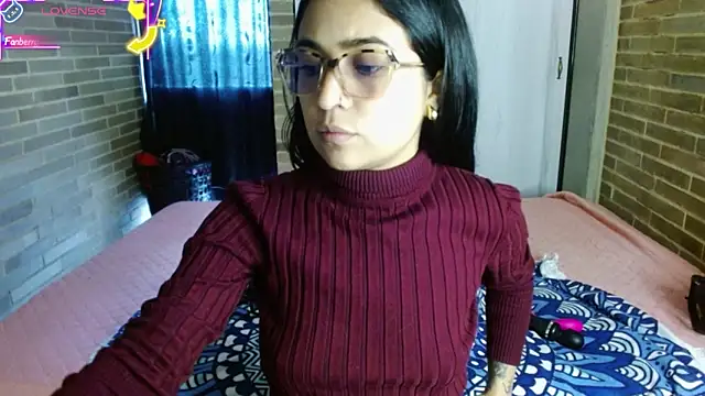 helenacyruss online show from October 14, 7:03 pm