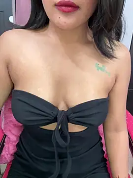 LeisyXO online show from March 24, 7:25 pm