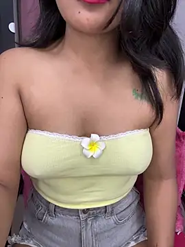 LeisyXO online show from March 27, 8:21 pm