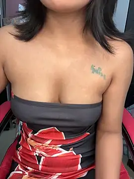 LeisyXO online show from November 22, 5:23 pm