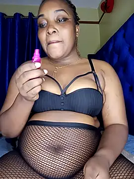 Queenshaz01 online show from November 5, 12:25 am