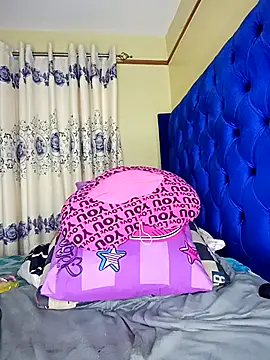 Queenshaz01 online show from September 11, 12:21 am