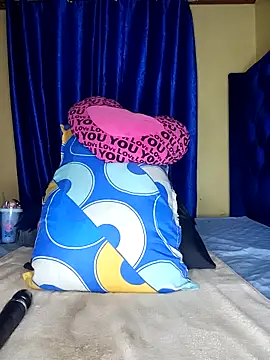 Queenshaz01 online show from November 12, 12:37 am