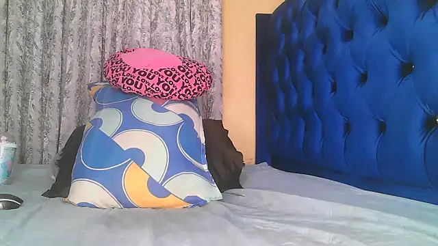 Queenshaz01 online show from December 5, 12:54 am