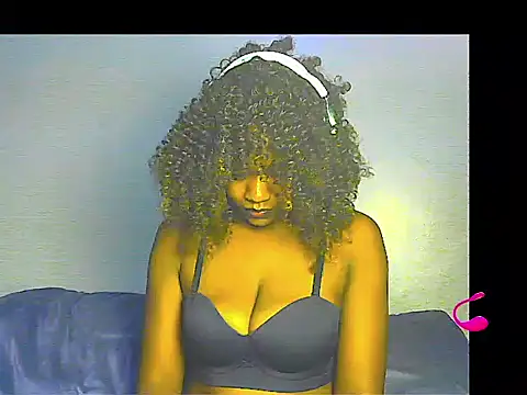 Snapshot of lilylovexx chatting on February 12, 6:57 am lilylovexx online show from February 12, 6:57 am