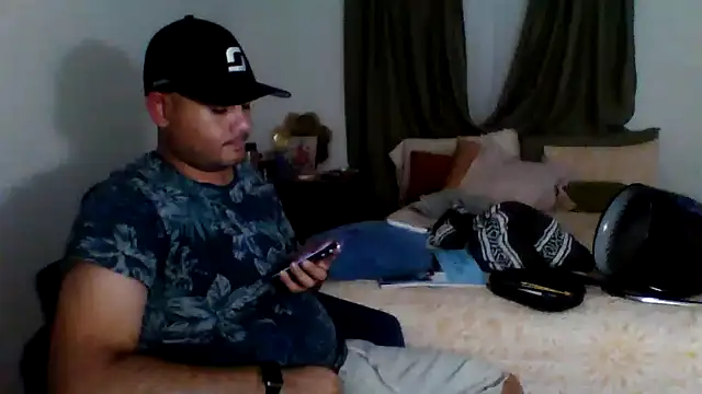 Snapshot of JooveyRose chatting on October 3, 1:31 am JooveyRose online show from October 3, 1:31 am