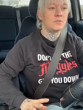 poussichienne online show from December 17, 9:47 am