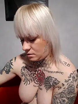 poussichienne online show from December 4, 9:41 am