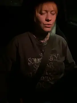 poussichienne online show from April 4, 4:08 am