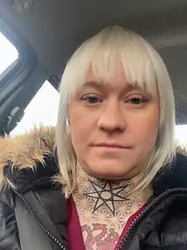 poussichienne online show from February 8, 10:13 am