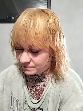 poussichienne online show from April 23, 3:57 pm
