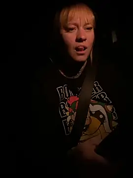 poussichienne online show from April 21, 2:25 am