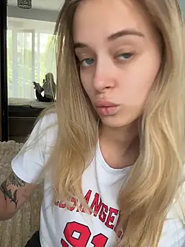 Snapshot of enjoy_my_beauty chatting on July 17, 6:54 am enjoy my beauty online show from July 17, 6:54 am
