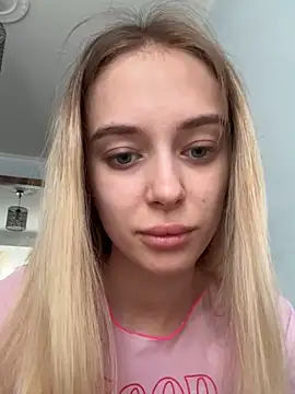 Snapshot of enjoy_my_beauty chatting on June 21, 6:41 am enjoy my beauty online show from June 21, 6:41 am