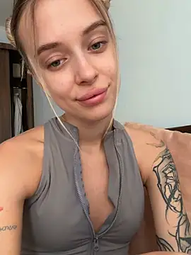 Snapshot of enjoy_my_beauty chatting on July 1, 6:47 am enjoy my beauty online show from July 1, 6:47 am