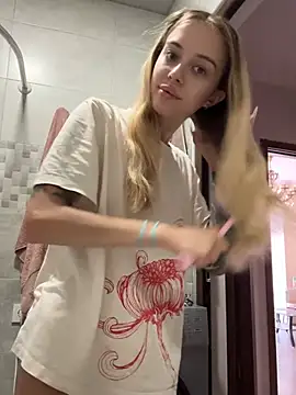 Snapshot of enjoy_my_beauty chatting on July 10, 6:57 am enjoy my beauty online show from July 10, 6:57 am