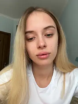 Snapshot of enjoy_my_beauty chatting on July 16, 6:43 am enjoy my beauty online show from July 16, 6:43 am