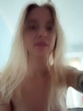 Snapshot of enjoy_my_beauty chatting on June 20, 6:29 am enjoy my beauty online show from June 20, 6:29 am