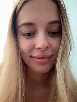 Snapshot of enjoy_my_beauty chatting on July 6, 6:42 am enjoy my beauty online show from July 6, 6:42 am