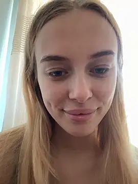 Snapshot of enjoy_my_beauty chatting on June 4, 6:40 am enjoy my beauty online show from June 4, 6:40 am