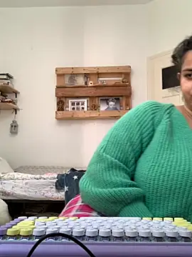 Snapshot of Curvydesifromgermany chatting on September 15, 9:43 am Curvydesifromgermany online show from September 15, 9:43 am