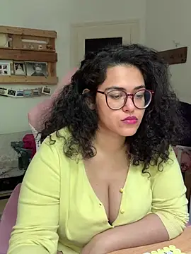 Snapshot of Curvydesifromgermany chatting on May 7, 1:14 pm Curvydesifromgermany online show from May 7, 1:14 pm