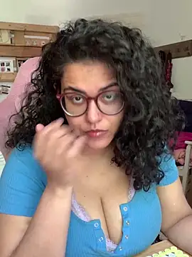 Snapshot of Curvydesifromgermany chatting on May 4, 1:14 pm Curvydesifromgermany online show from May 4, 1:14 pm