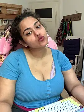Snapshot of Curvydesifromgermany chatting on June 1, 10:37 am Curvydesifromgermany online show from June 1, 10:37 am