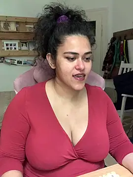Curvydesifromgermany online show from June 10, 1:01 pm