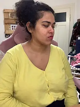 Curvydesifromgermany online show from November 5, 1:36 pm