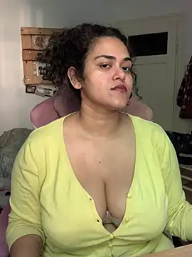 Curvydesifromgermany online show from June 19, 3:29 pm