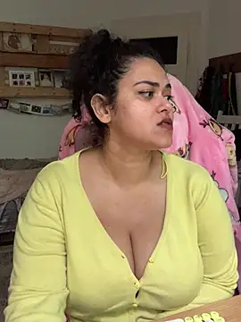 Snapshot of Curvydesifromgermany chatting on June 3, 2:33 pm Curvydesifromgermany online show from June 3, 2:33 pm