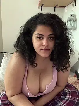 Snapshot of Curvydesifromgermany chatting on June 8, 2:17 pm Curvydesifromgermany online show from June 8, 2:17 pm