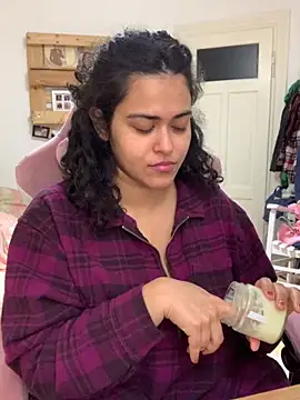 Curvydesifromgermany online show from November 7, 1:04 pm