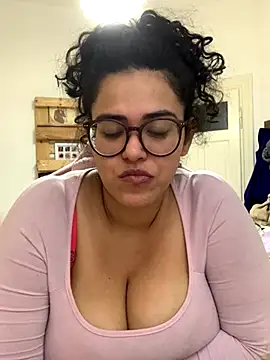 Curvydesifromgermany online show from November 28, 2:28 pm