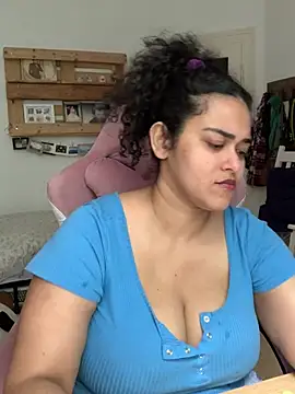 Curvydesifromgermany online show from July 3, 12:33 pm