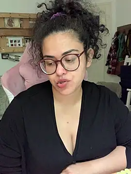 Curvydesifromgermany online show from June 12, 1:42 pm