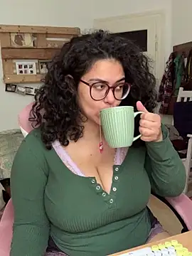 Curvydesifromgermany online show from June 16, 6:35 am